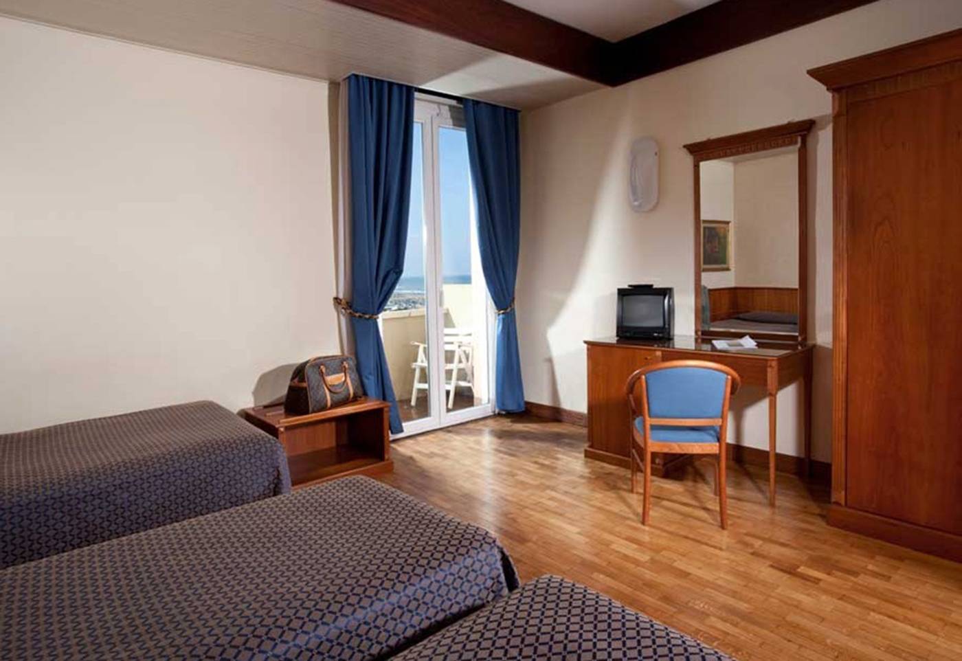 Bellevue-Italy-RIMINI-Room-9