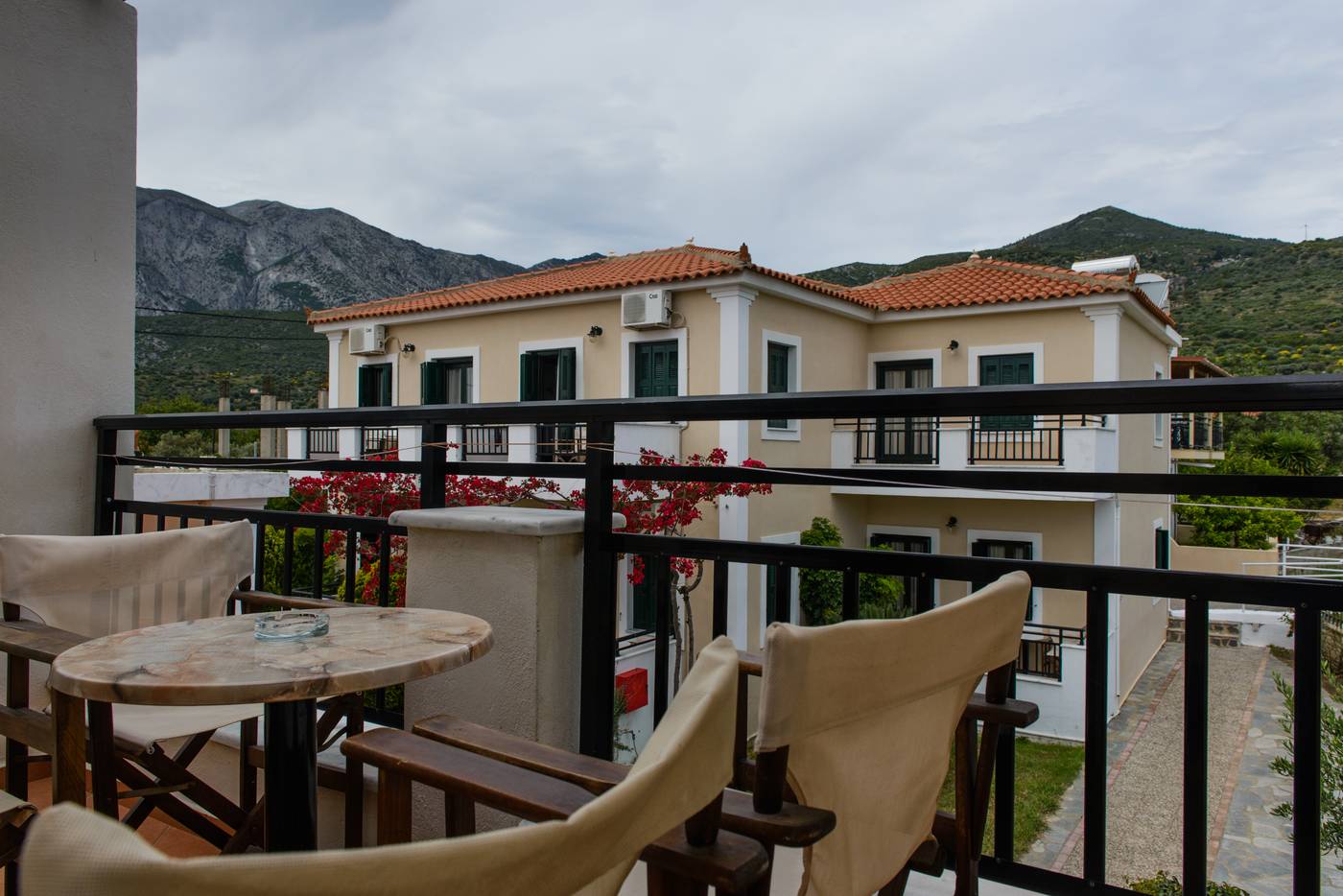 So-Nice-Hotel-Room-4