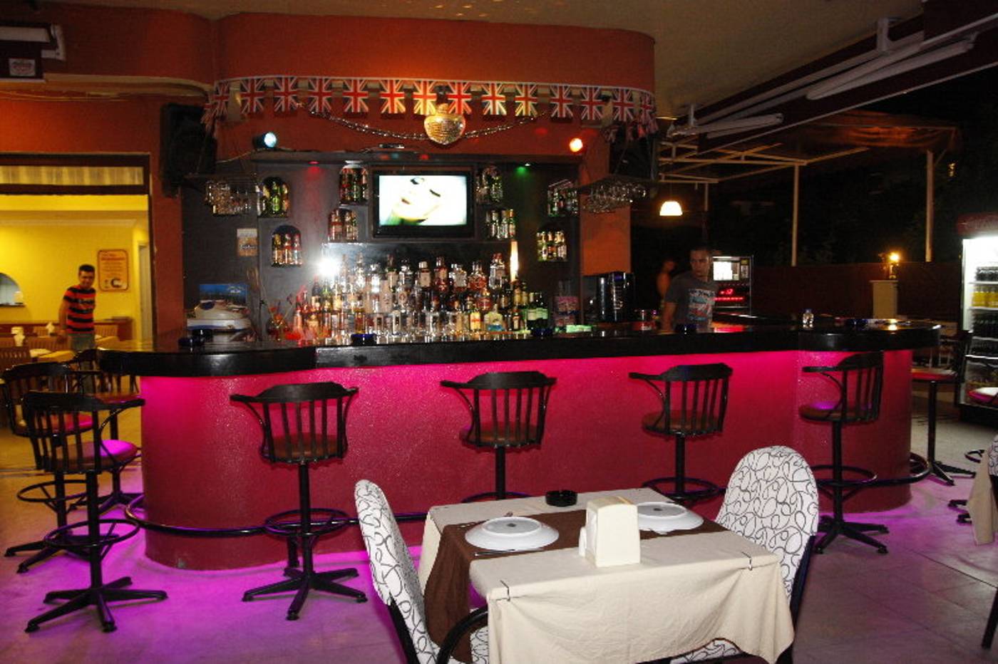 Swans-1-Hotel-Bar-15