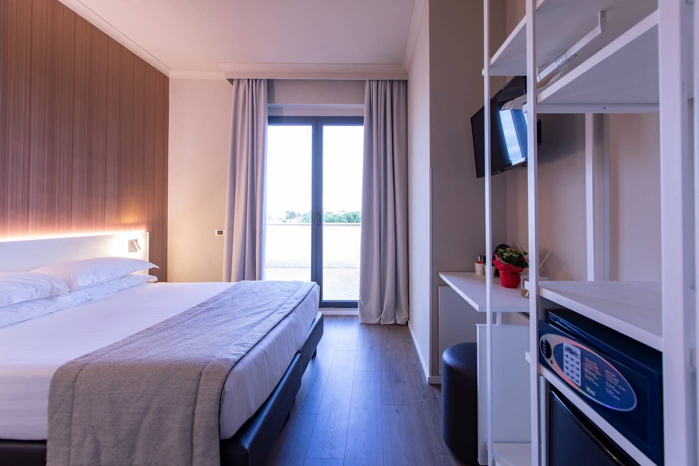 The-Smooth-Rome-Room-21