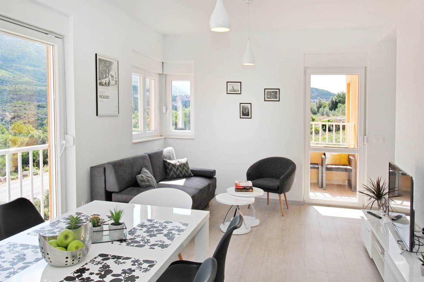 Bacan-Family-Apartments-Room-8