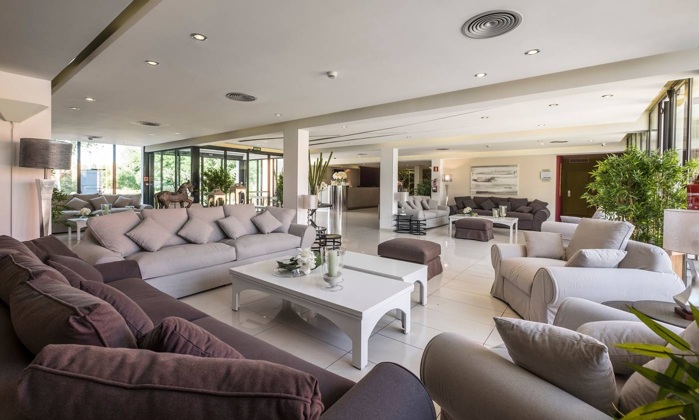 Eden-Park-Lobby-50