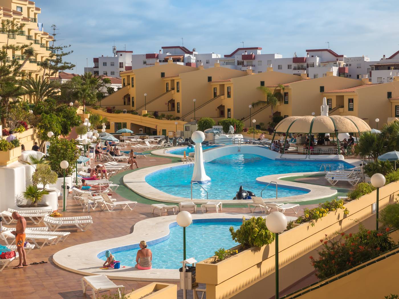 Laguna-Park-I-Pool-1