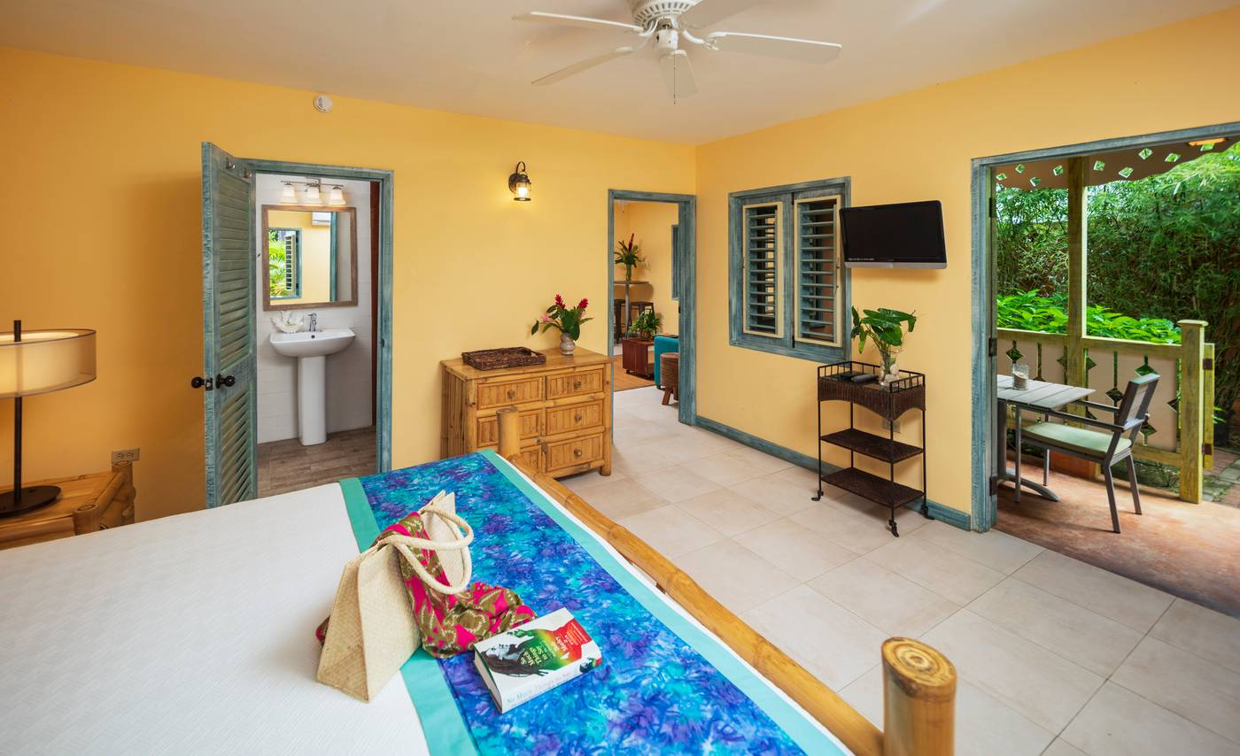 Country-Country-Hotel-Room-22