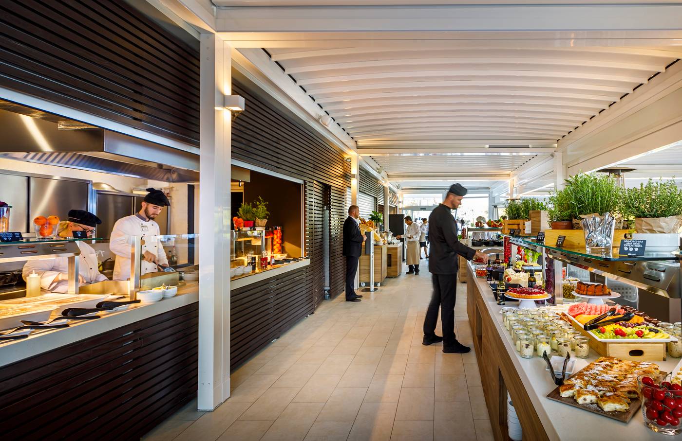 Girandella-Resort--Valamar-Collection---Adults-Restaurant-22