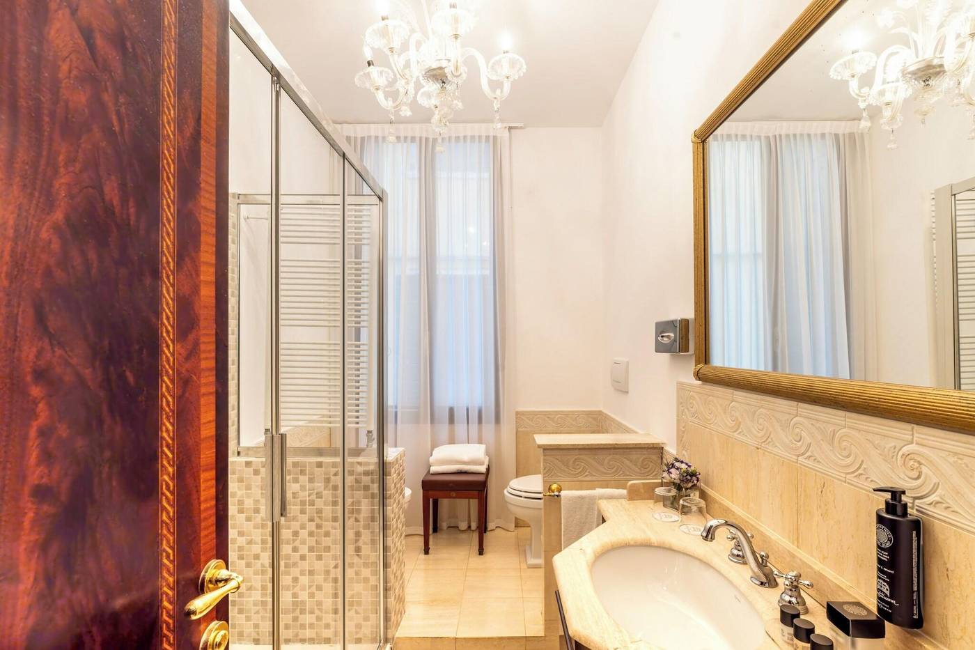 Al-Ponte-Dei-Sospiri-Junior-Suites-Room-26