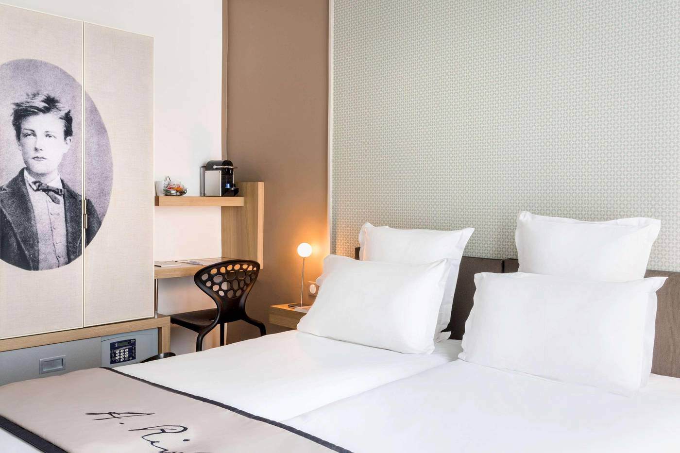 Hotel-Litteraire-Arthur-Rimbaud--BW-Signature-Coll-Room-42