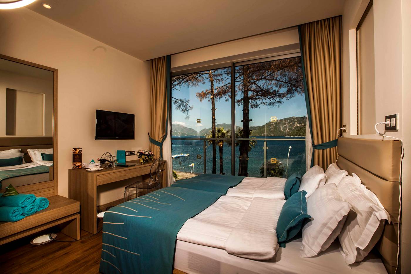 Orka-Lotus-Beach-Room-25