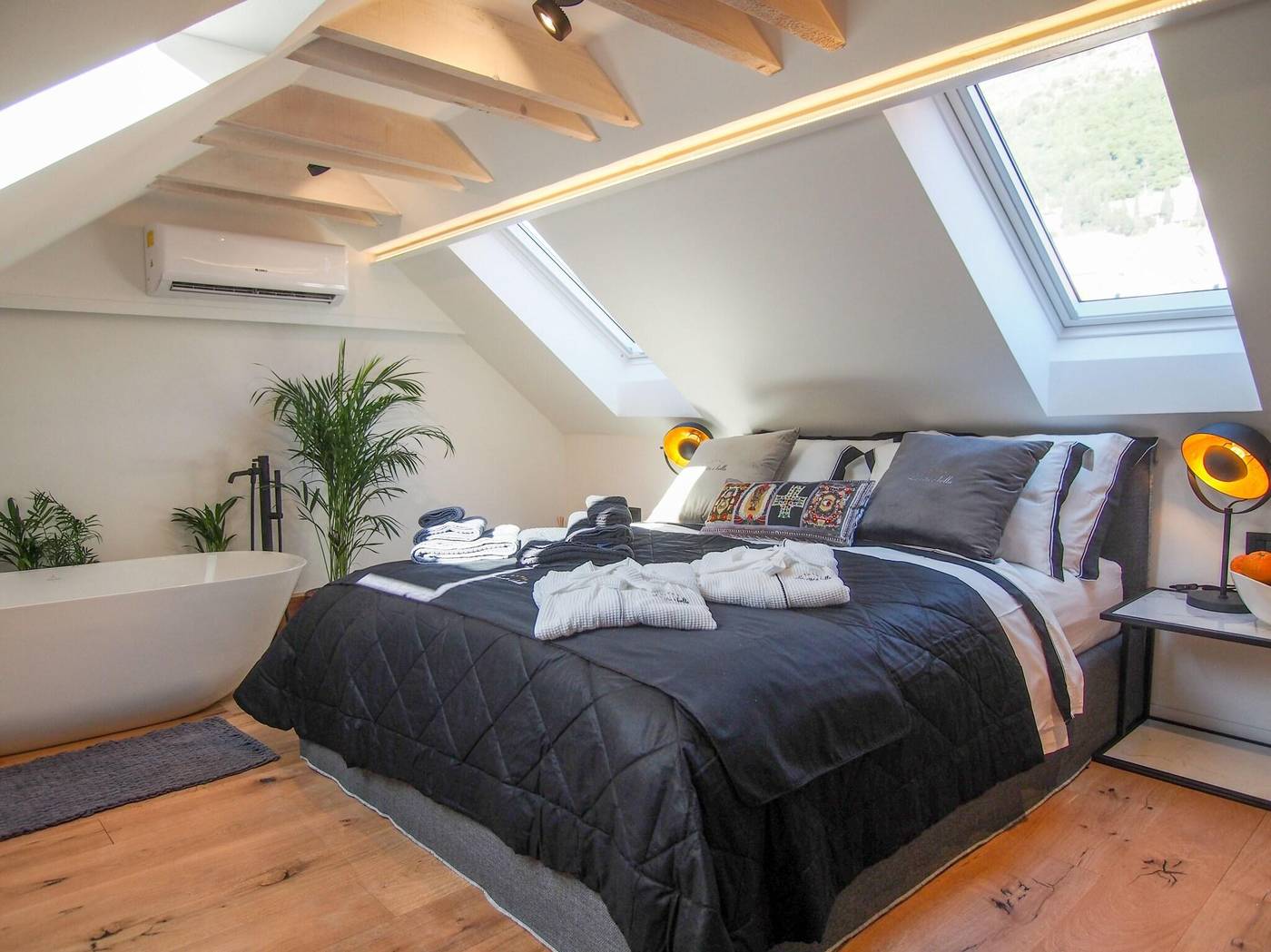 La-Vita-e-Bella-IV-Room-18