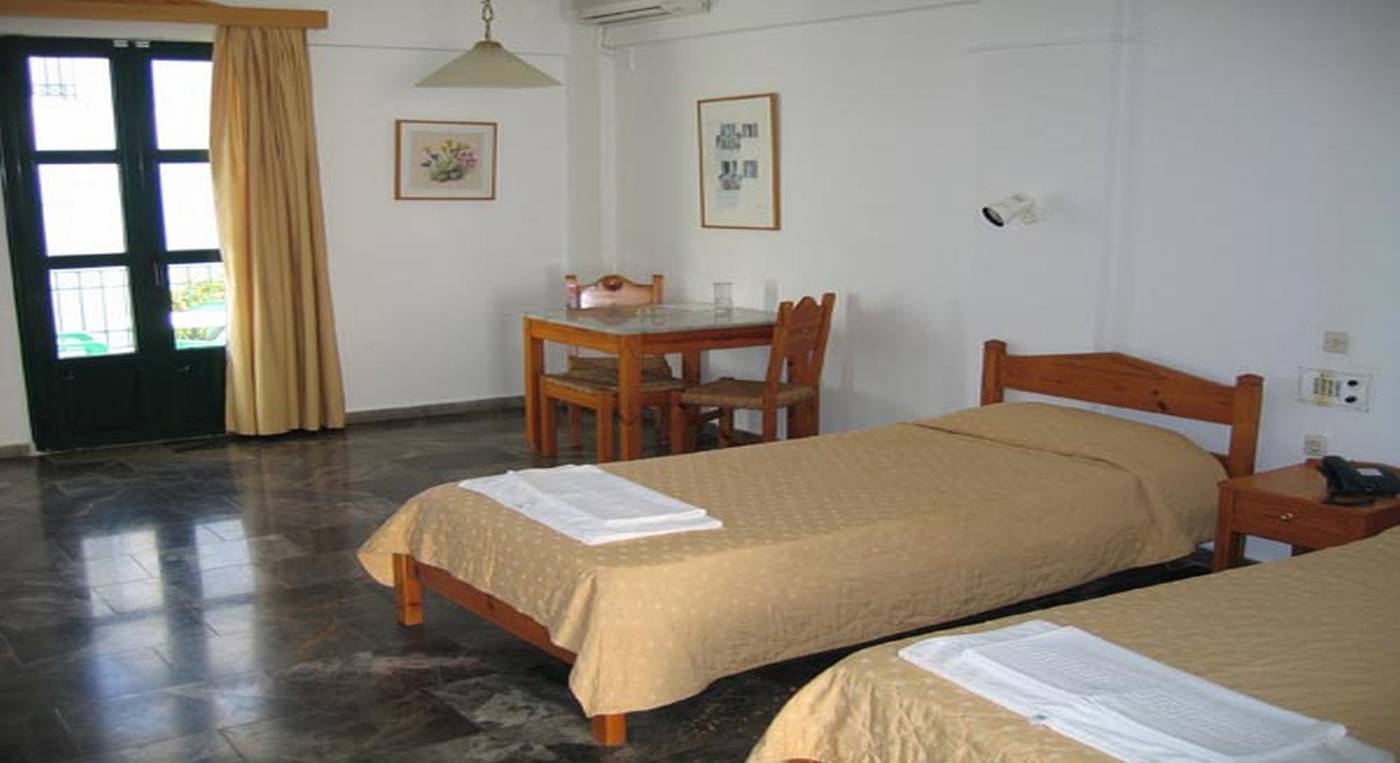 Camari-Gardens-Apartments-Room-22