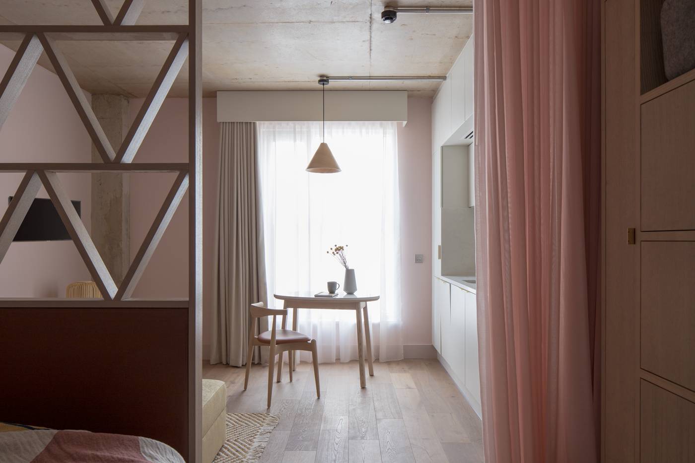 Zanzibar-Locke--Ha-Penny-Bridge-Room-20