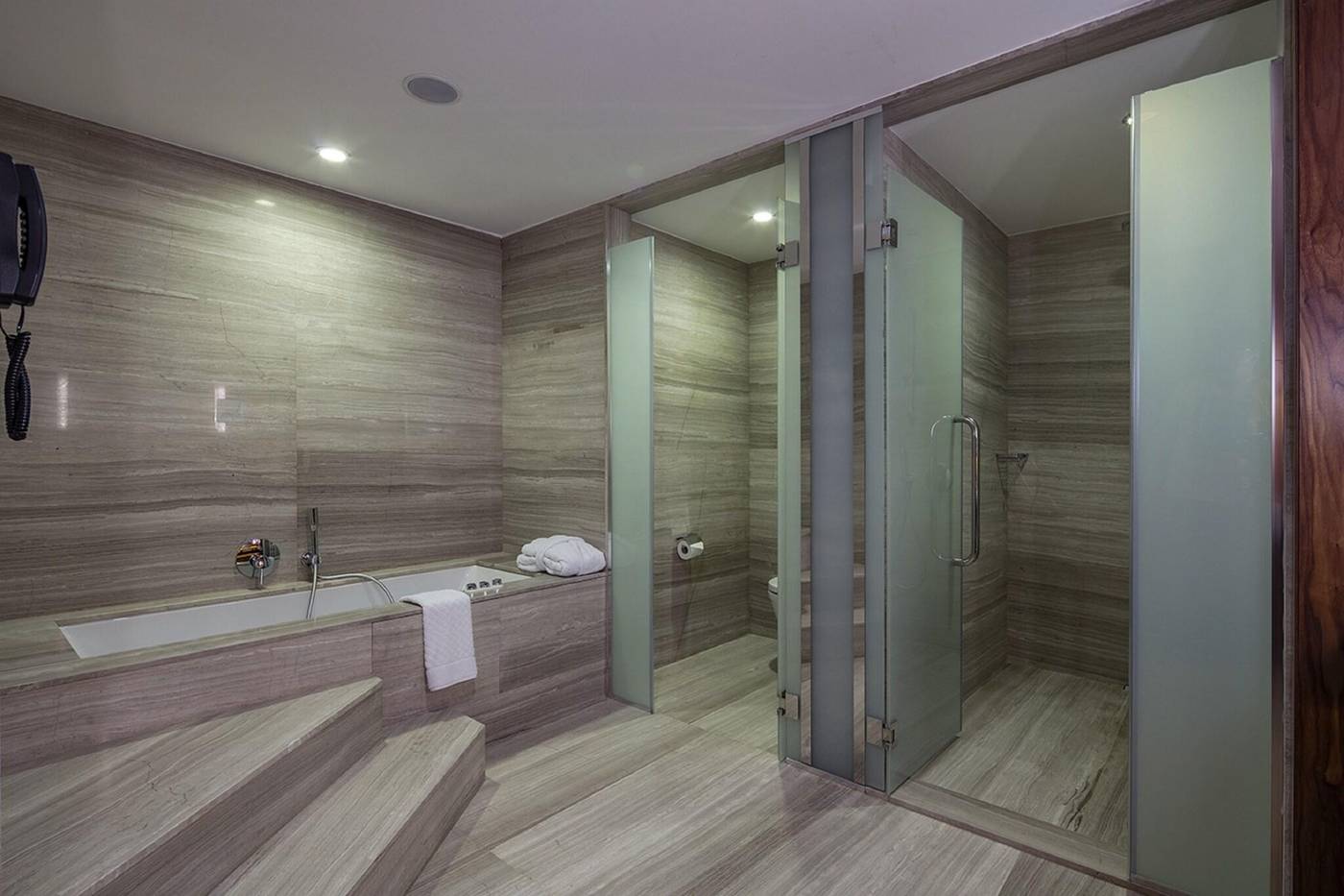 DoubleTree-by-Hilton-Istanbul-Topkapi-Room-39