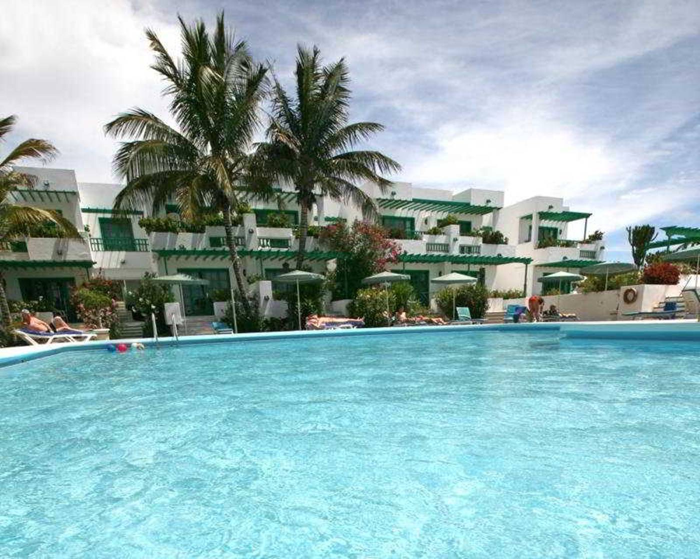 Nazaret-Apartments-Pool-13