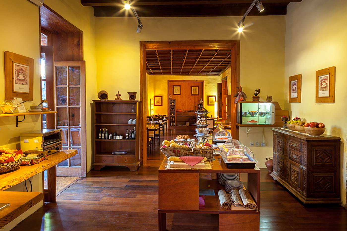 Hotel-LIVVO-La-Quinta-Roja-Restaurant-47