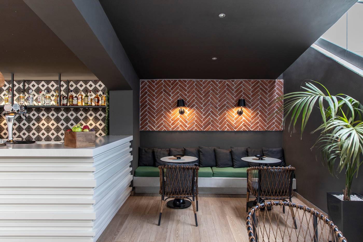 Eden-Roc-Resort-Hotel-Bar-43