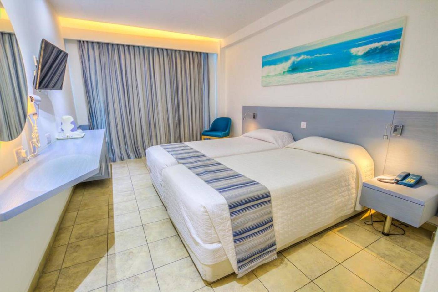 Anonymous-Beach-Hotel-Room-20