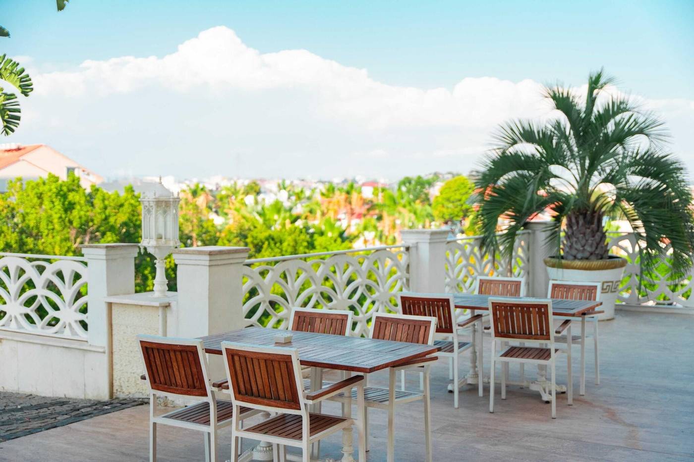 Side-Premium-Restaurant-17