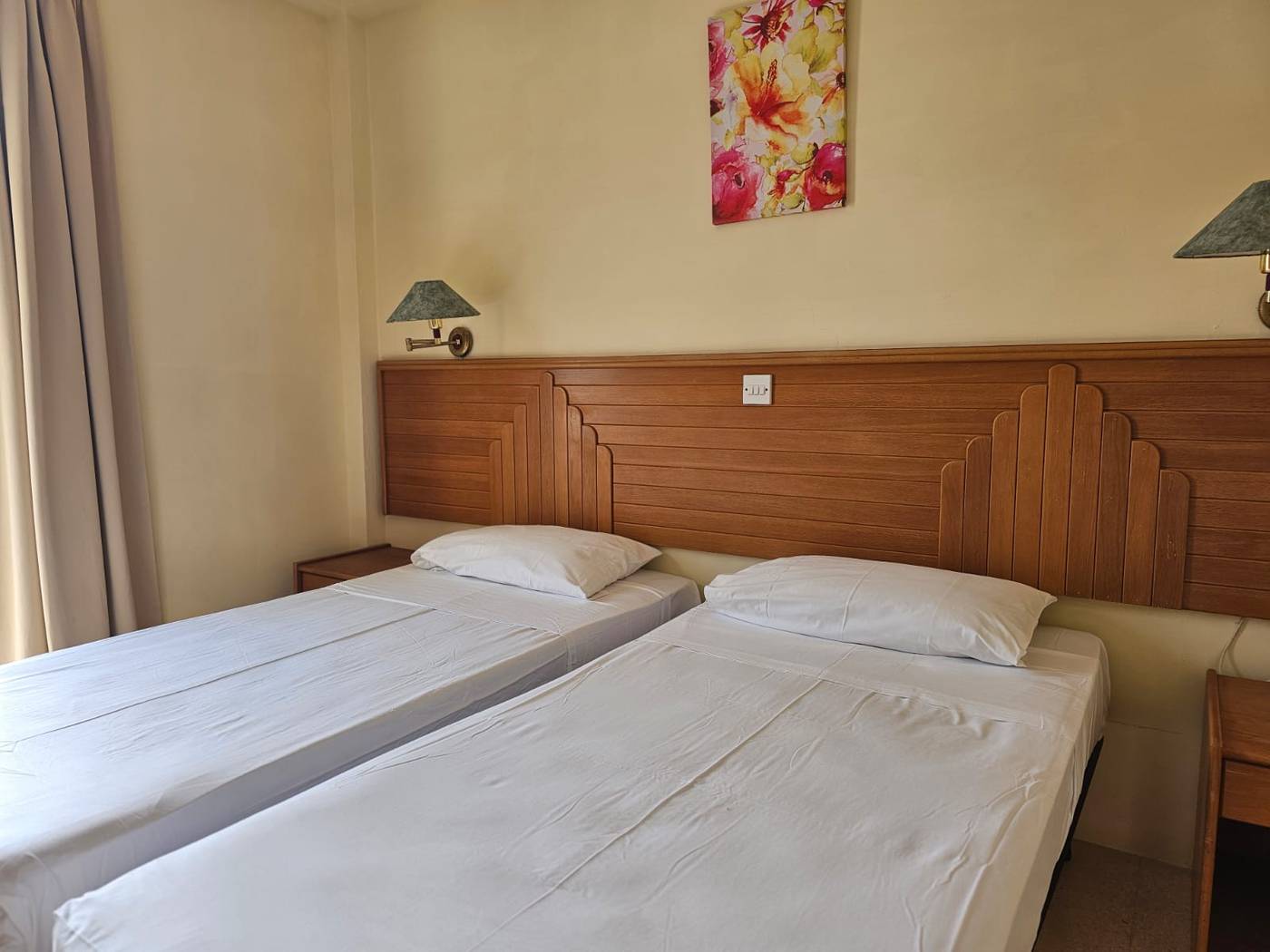 Ambassador Hotel-Malta-San Pawl Il Bahar-Room-4