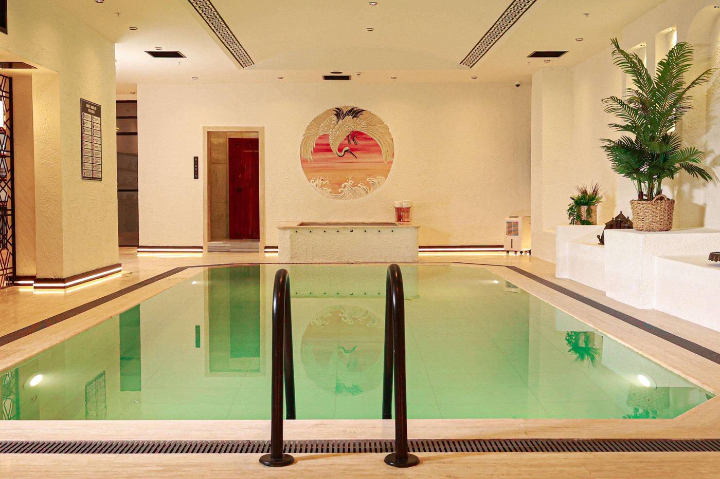 Nova-Plaza-Crystal-Hotel-Pool-51