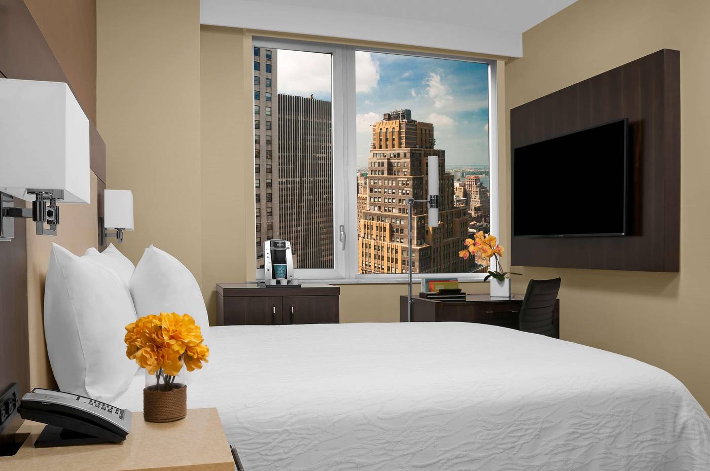 Hilton-Garden-Inn-New-York-Times-Square-Central-Room-8