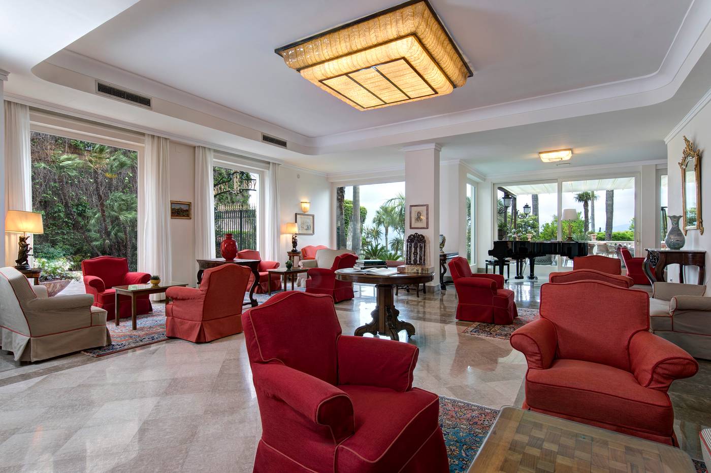 Grand-Hotel-Royal-Lobby-61