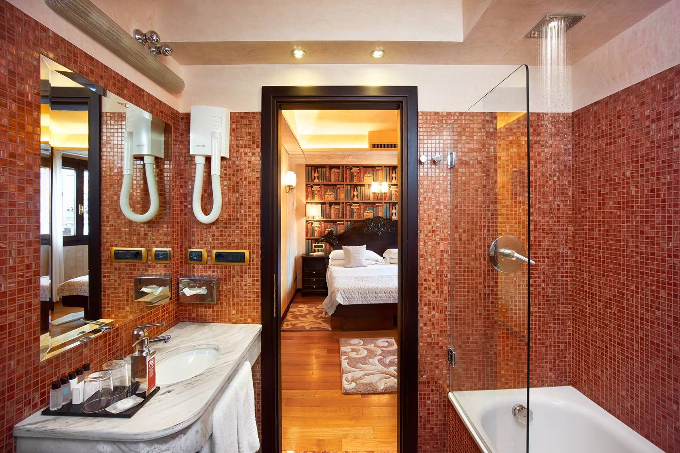 Saturnia---International-Room-42