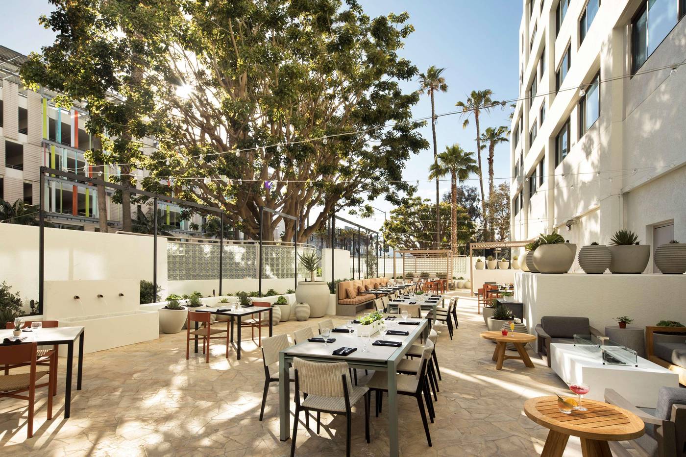 Hilton-Santa-Monica-Hotel---Suites-Restaurant-50