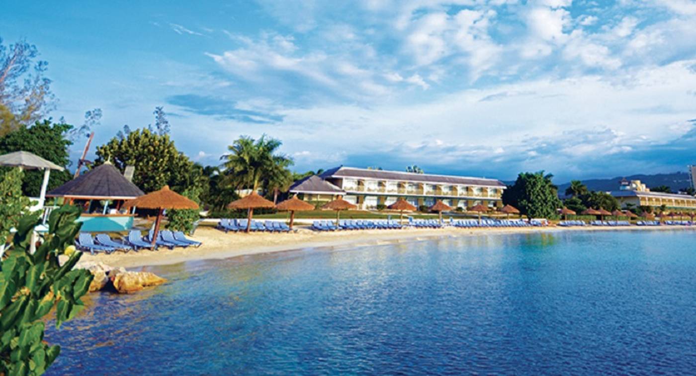 Sunscape-Cove-Montego-Bay-Resort-and-Spa-Beach-23