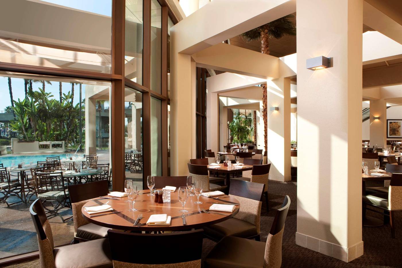 Hyatt-Regency-Long-Beach-Restaurant-15