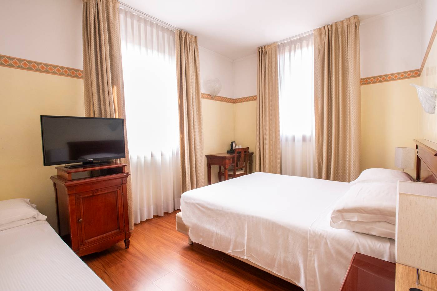 Russo-Palace-Room-17