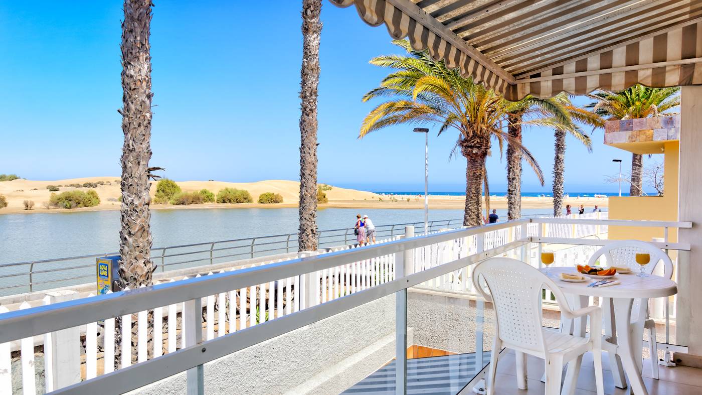 Apartamentos-Cocoteros-Terrace-50