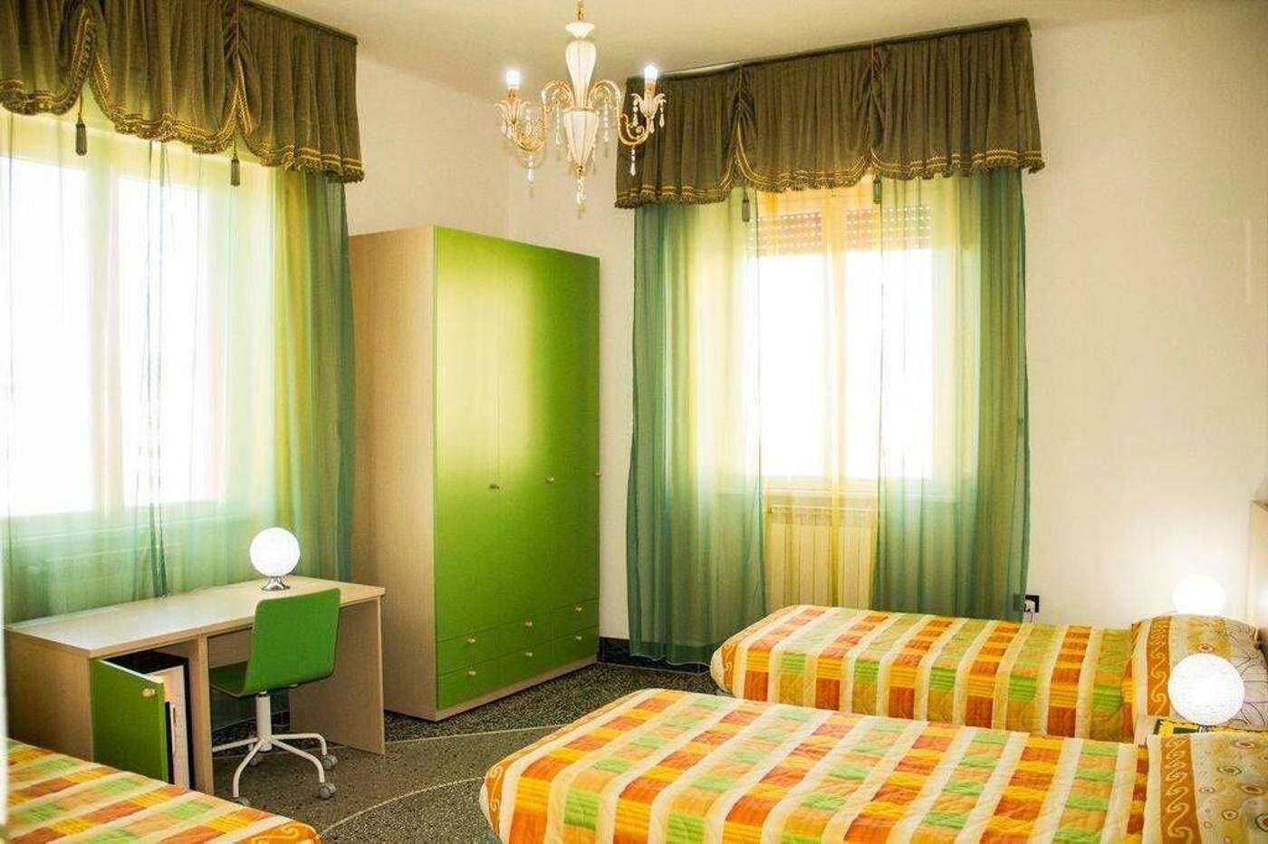 Christian-Bed-Breakfast-Room-8