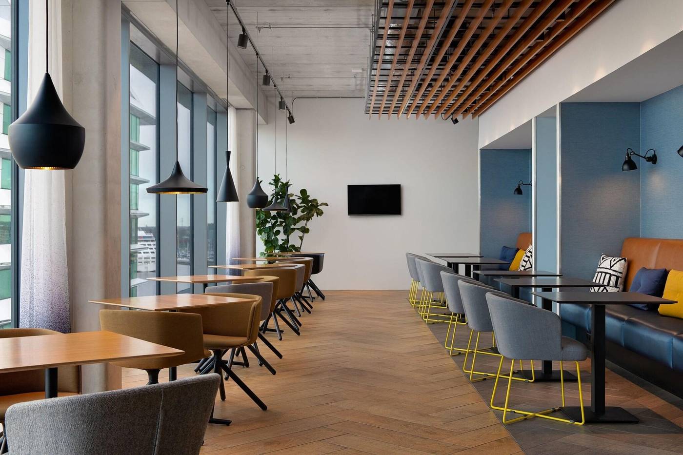 Residence-Inn-Amsterdam-Houthavens-Bar-4