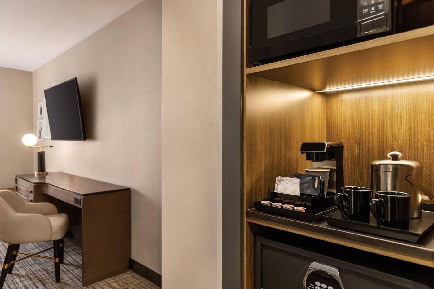 Radisson-Blu-Vancouver-Airport-Room-11