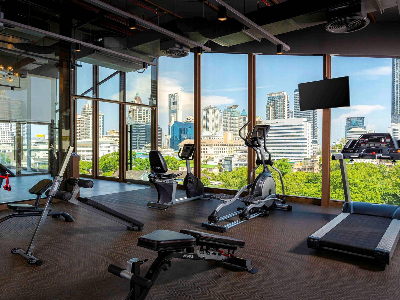 ibis-Styles-Bangkok-Silom-Sports-and-Entertainment-55