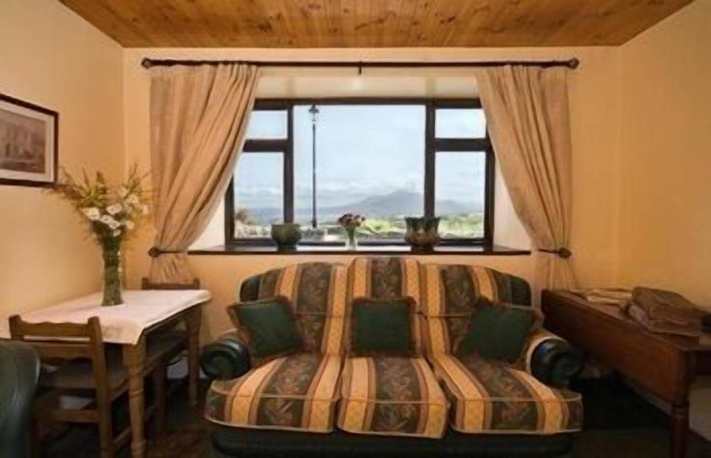 Castlehouse B&B-Ireland-Renvyle-Lobby-7