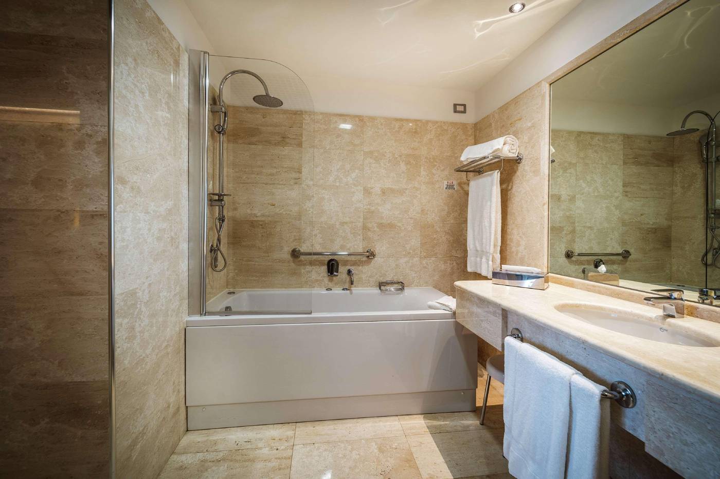 Double-Tree-by-Hilton-Hotel-Olbia-Room-35