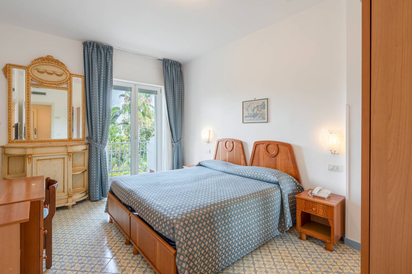 Eliseo-Park-s-Room-13