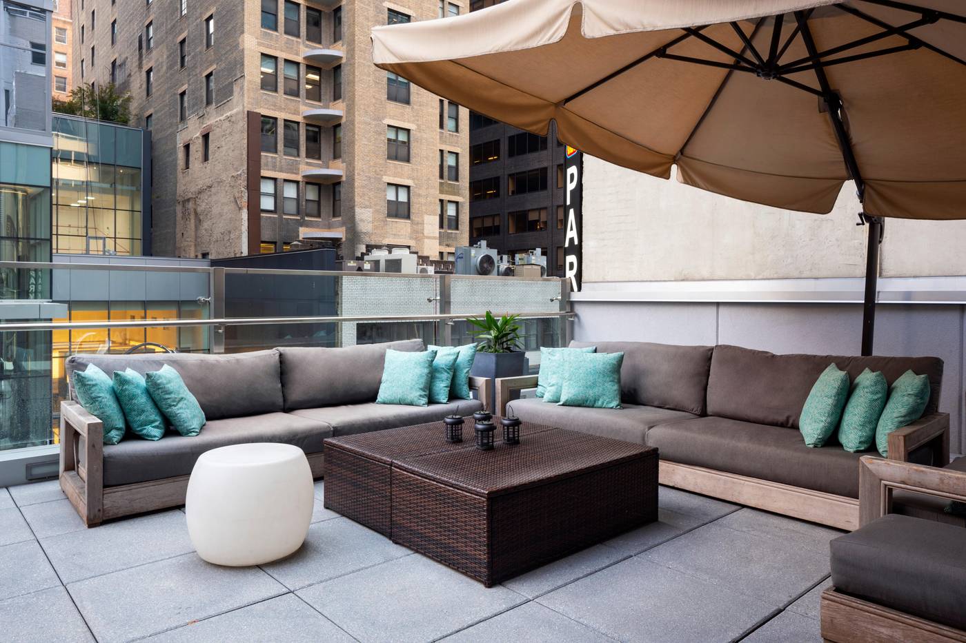 EVEN-Hotel-New-York---Midtown-East-Terrace-40