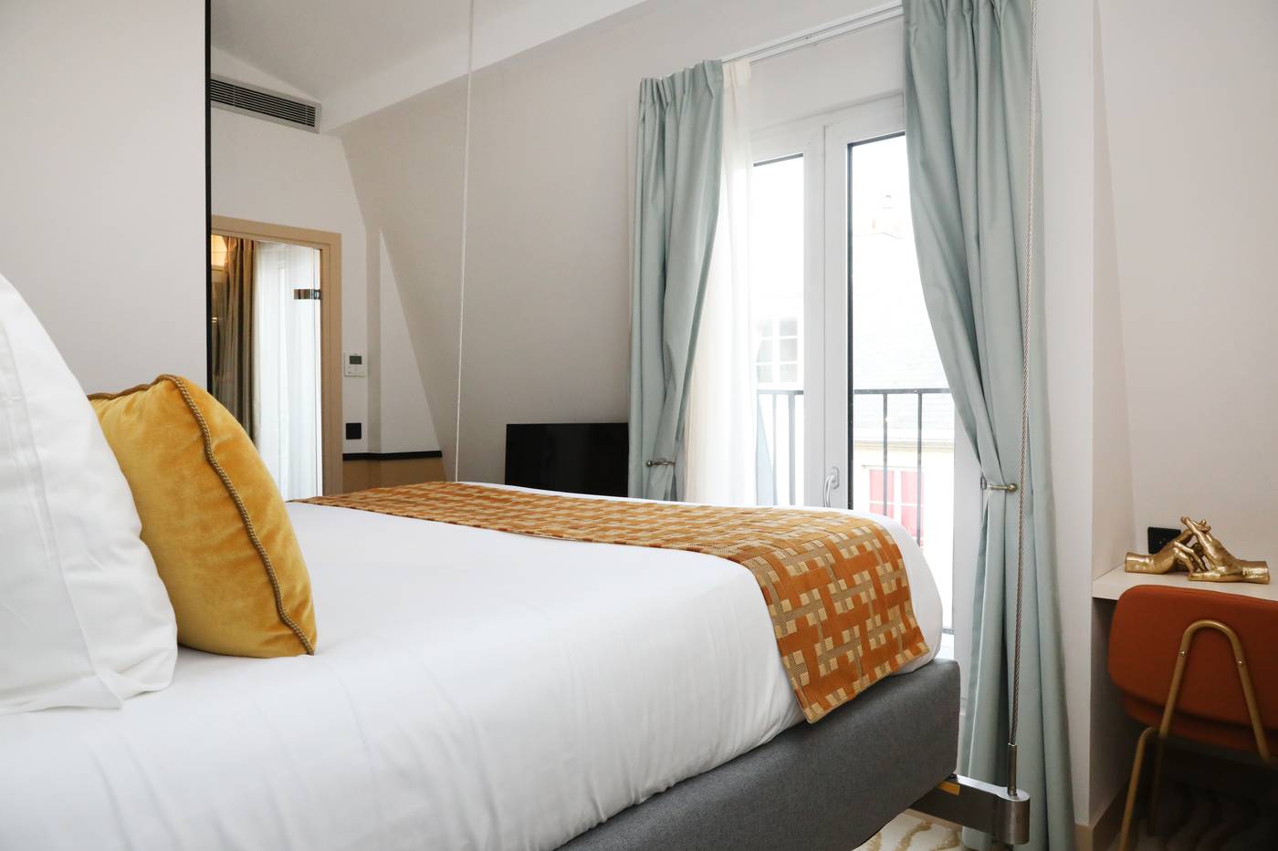 The-Five-Hotel-Paris-Quartier-Latin-Room-11