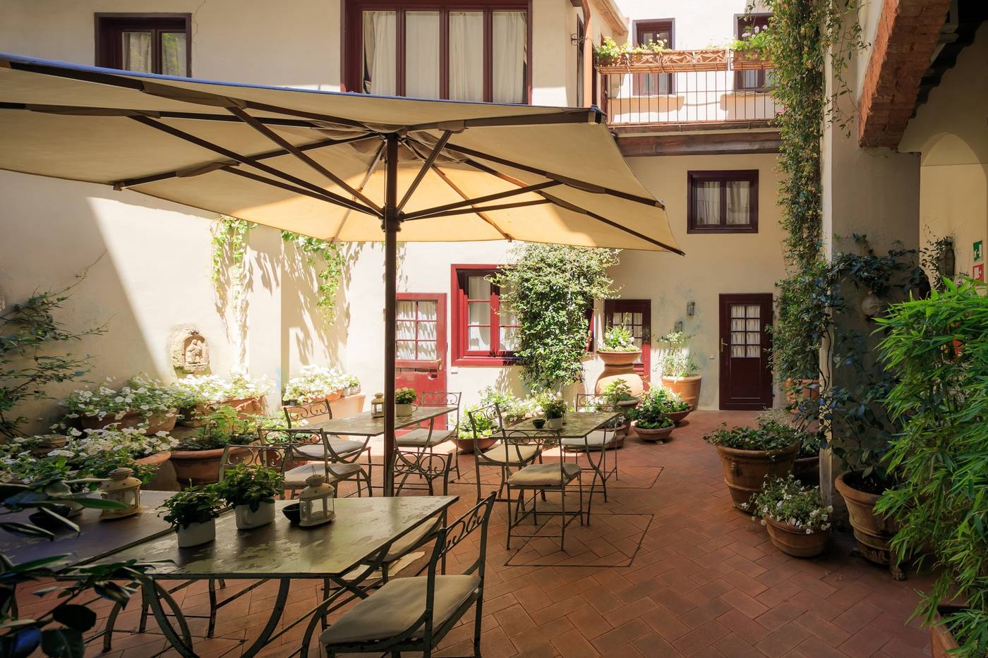 The-J---J-Historic-House-Hotel-General-view-1