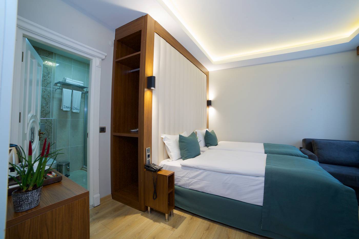 Hotel-Black-Tulip-Room-31