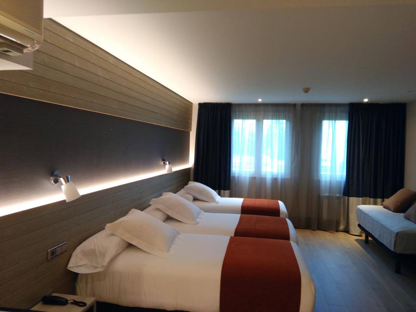 Avenida-Spain-A CORUÑA-Room-8