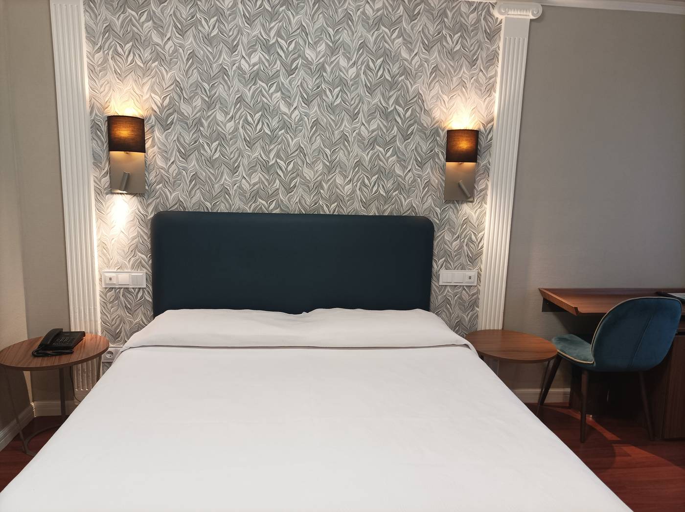 Corona de Castilla Burgos-Spain-BURGOS-Room-9