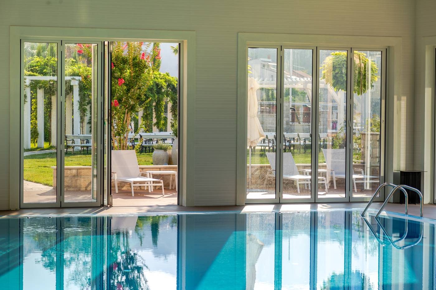 Lazure-Hotel---Marina-Pool-82