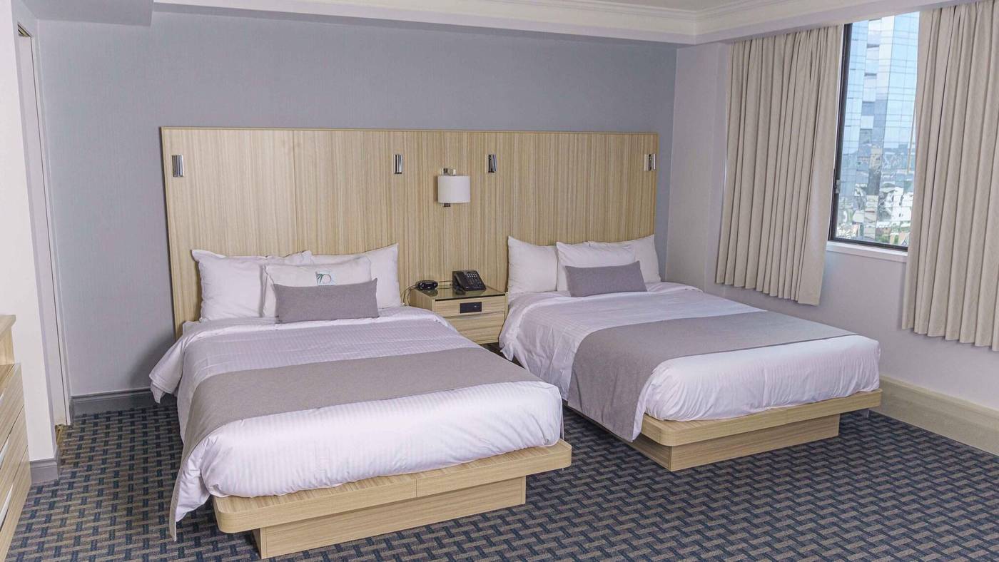 Century-Plaza-Hotel---Spa-Vancouver-Room-67