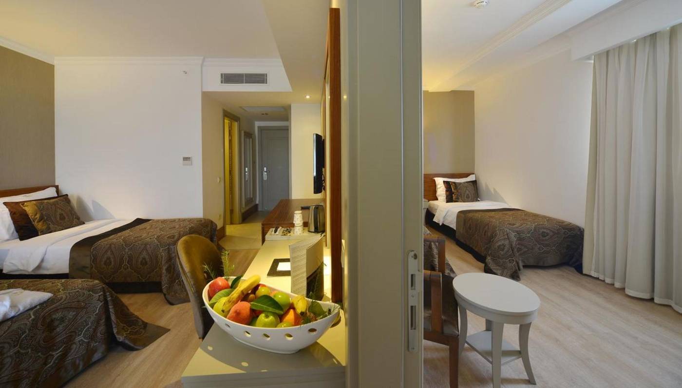 Side-Crown-Serenity-Room-23