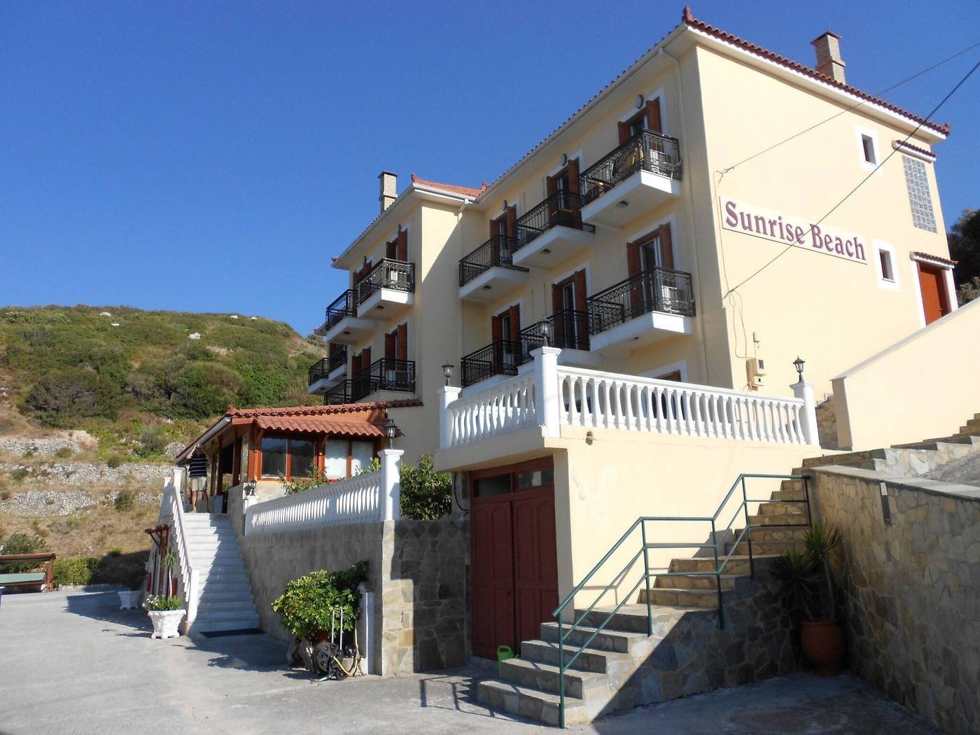 Sunrise-Beach-General-view-3