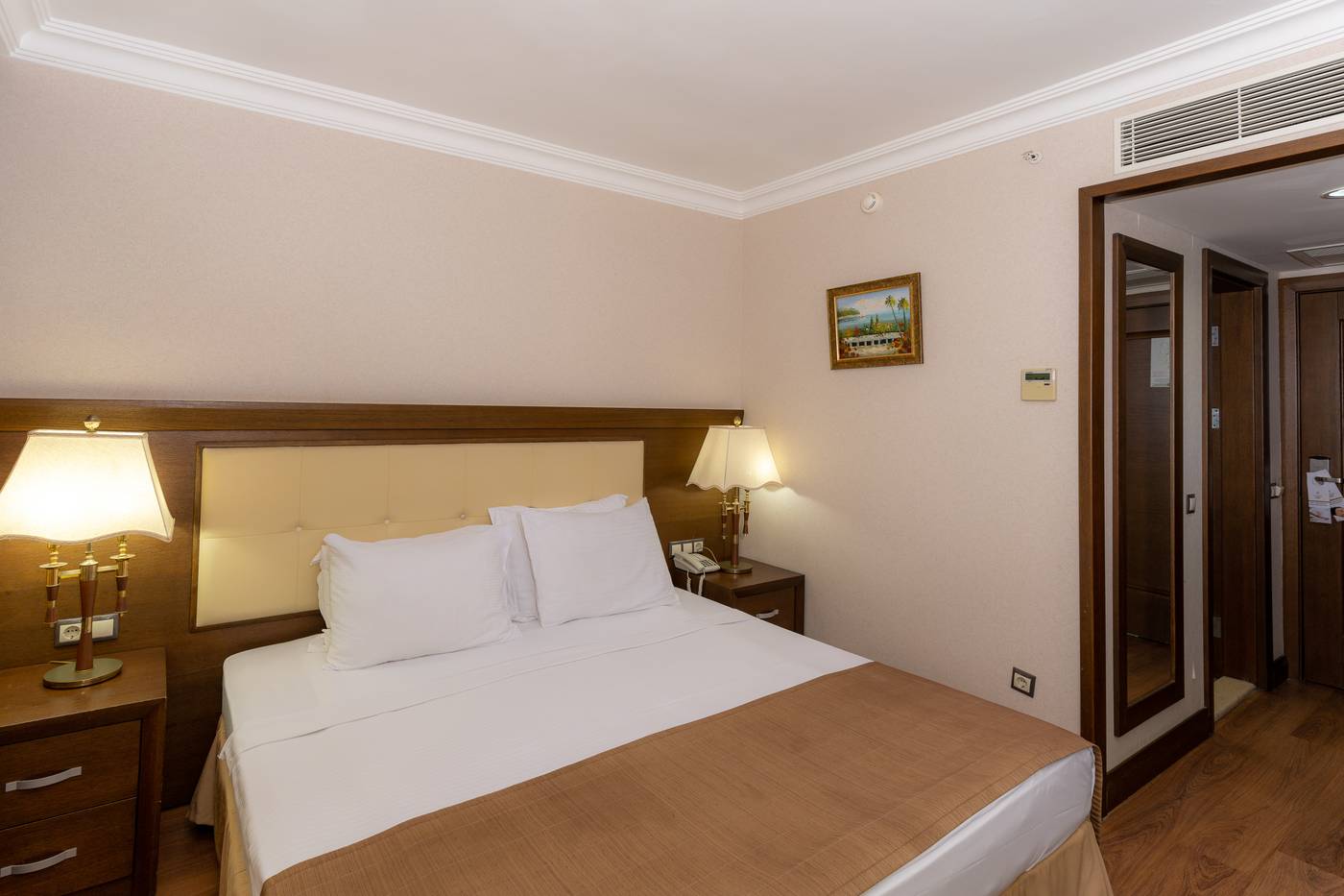 Latanya-Park-Resort-Room-14