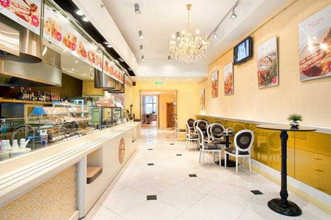 Meriton-Old-Town-Garden-Restaurant-44